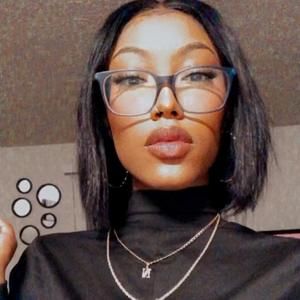 Meet your Posher, Niasia